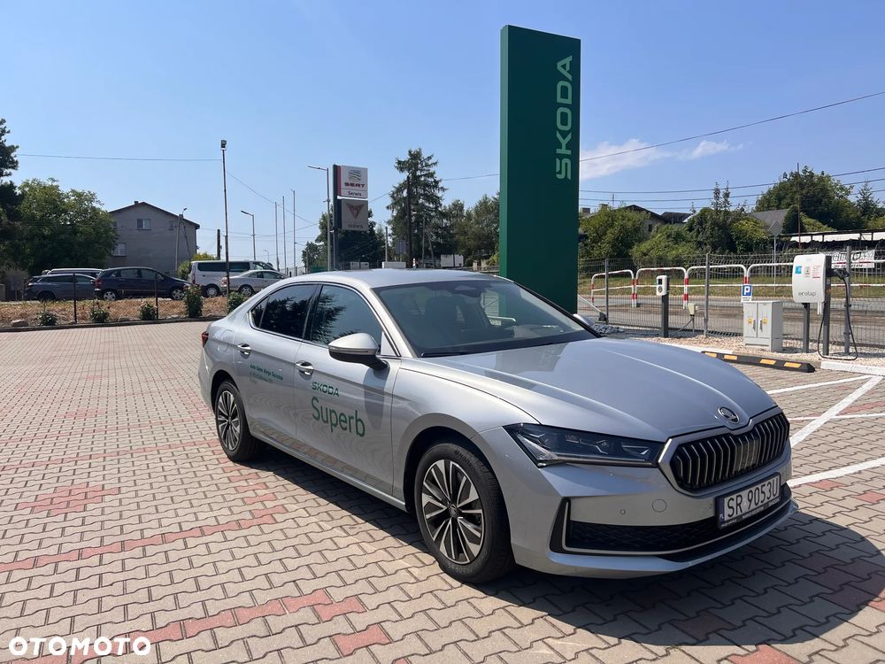 Skoda Superb 2.0 TSI Edition 130 DSG - 2