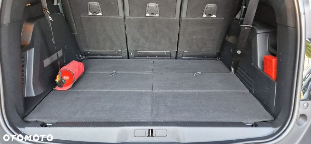 Peugeot 5008 - 8