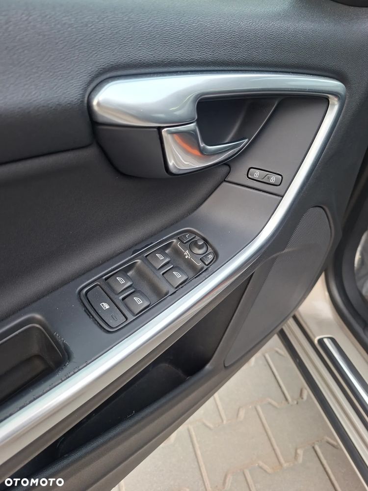 Volvo S60 T3 Momentum - 20