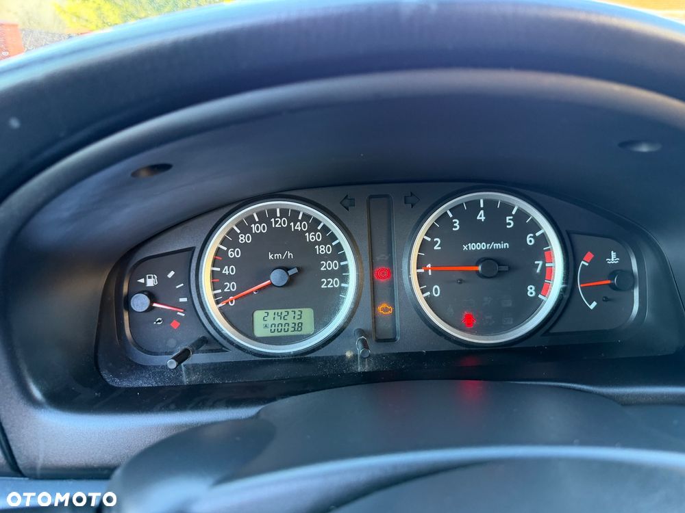 Nissan Almera 1.8 Visia - 8