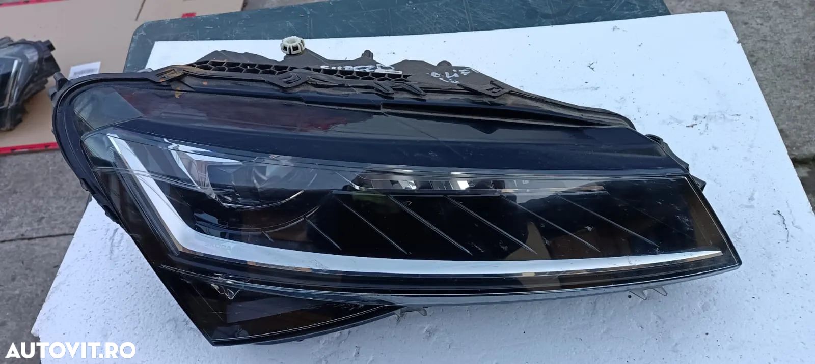 Far Skoda Superb - 1