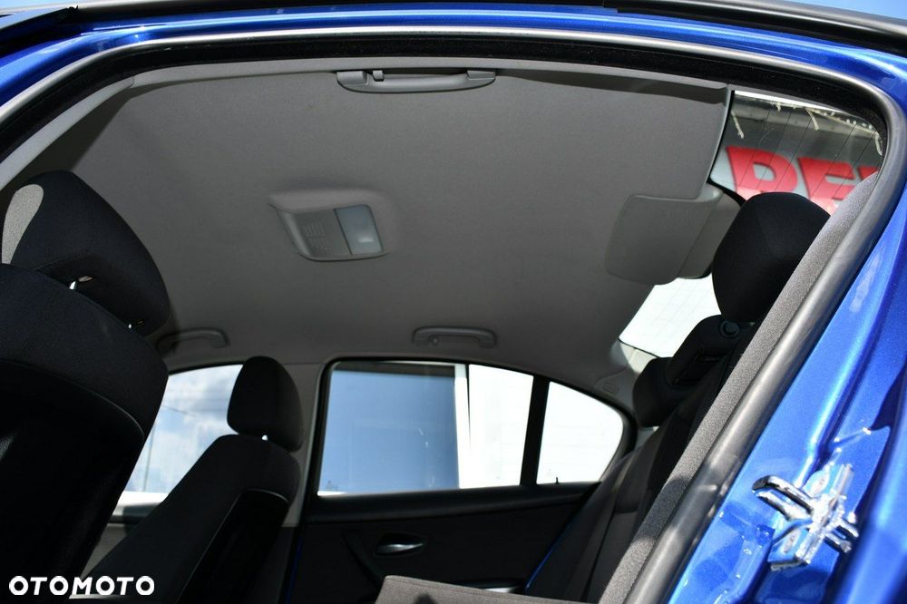 BMW Seria 3 318i - 32