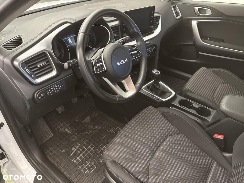 Kia Ceed 1.5 T-GDI M - 10