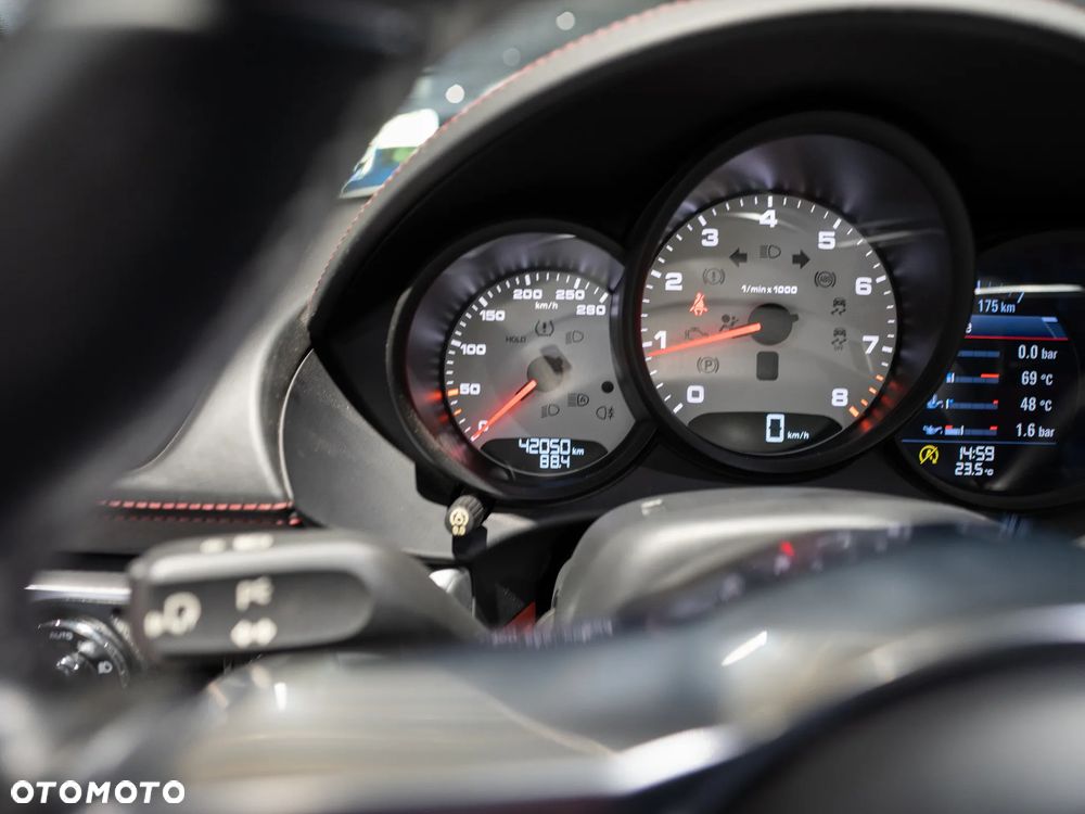 Porsche 718 Cayman - 24