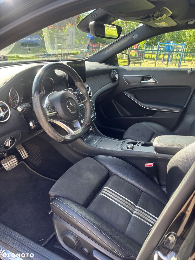 Mercedes-Benz GLA 200 7G-DCT - 10