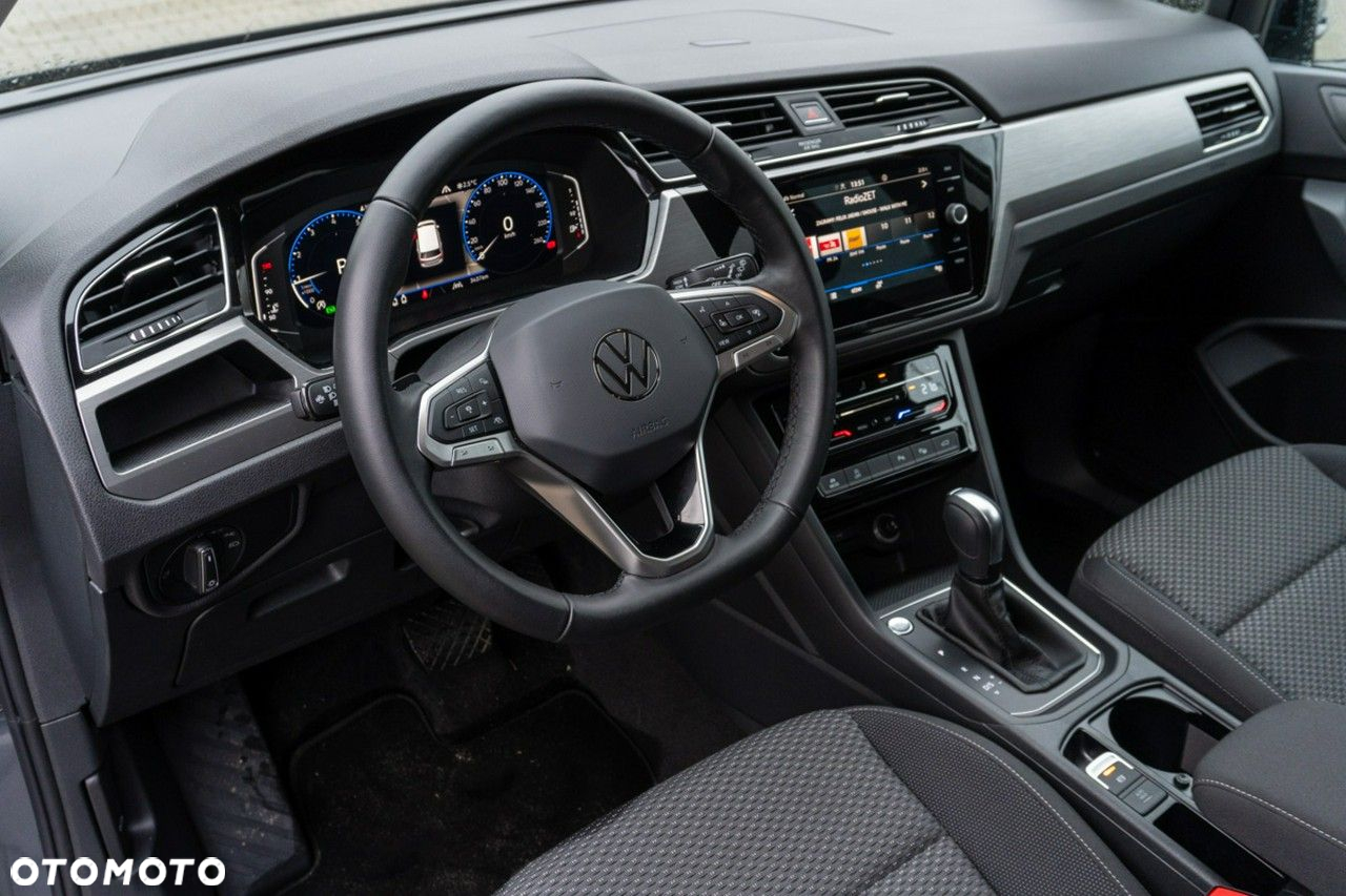 Volkswagen Touran - 10