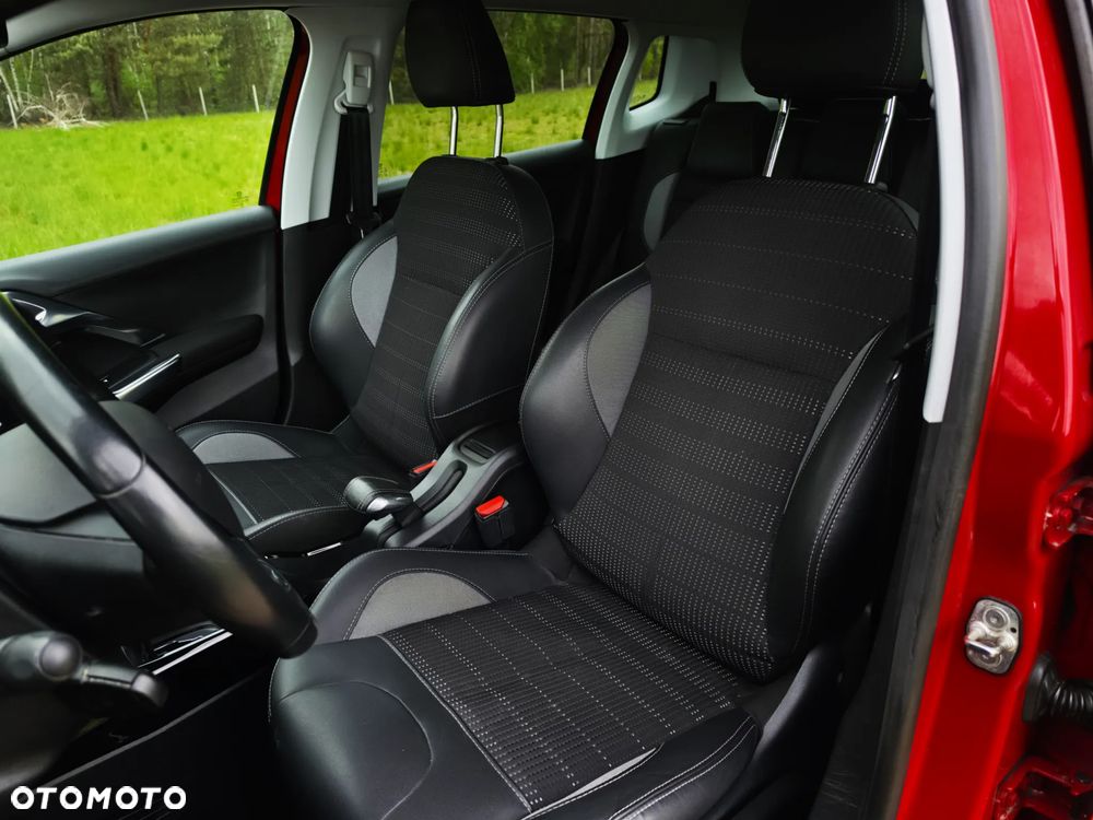 Peugeot 2008 BlueHDi 130 EAT8 GT Pack - 11