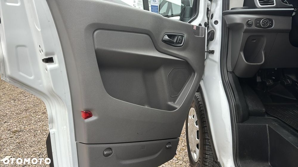 Ford Transit - 12