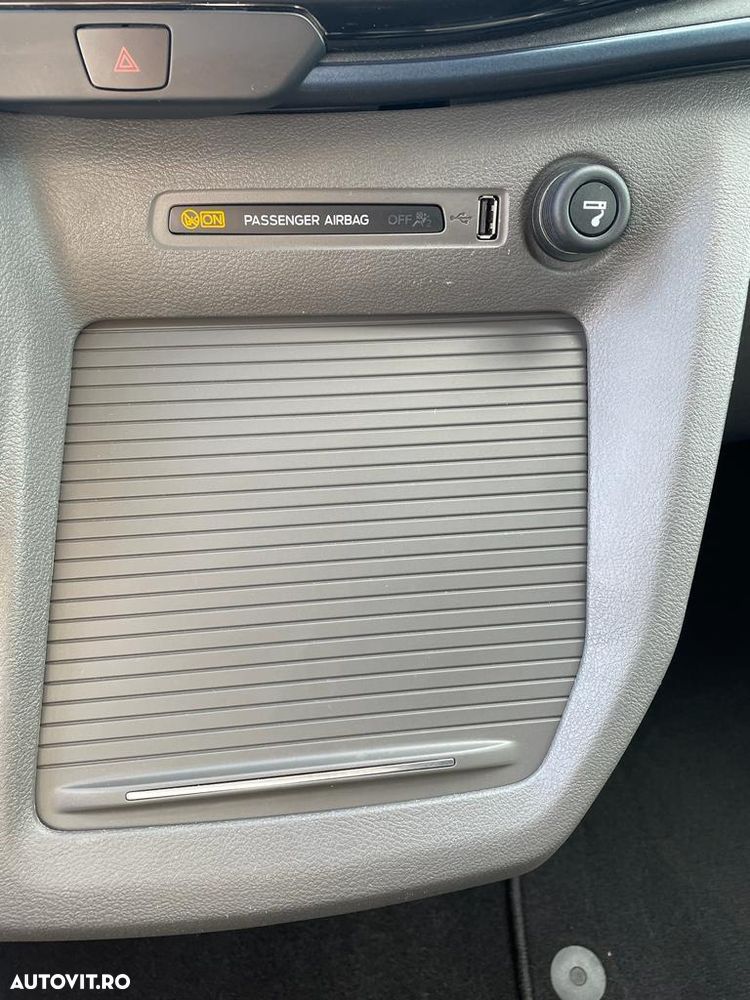 Ford Tourneo Custom - 12