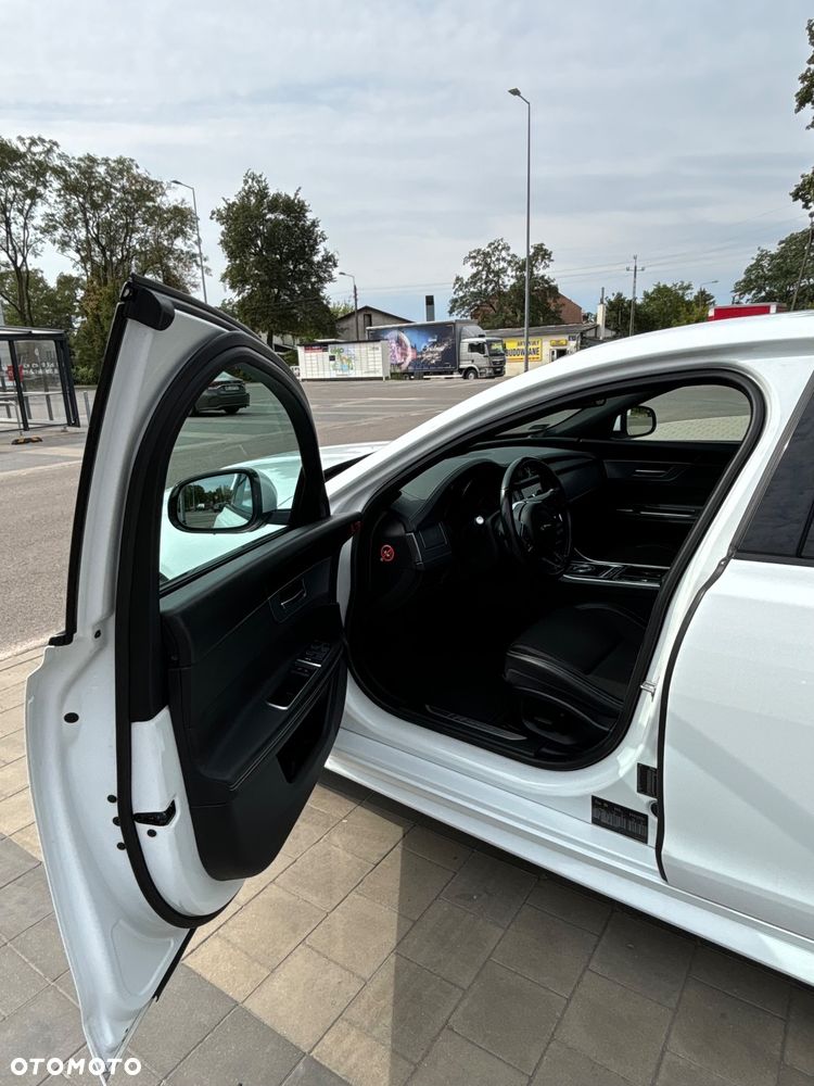 Jaguar XF 2.0 i4D R-Sport - 19