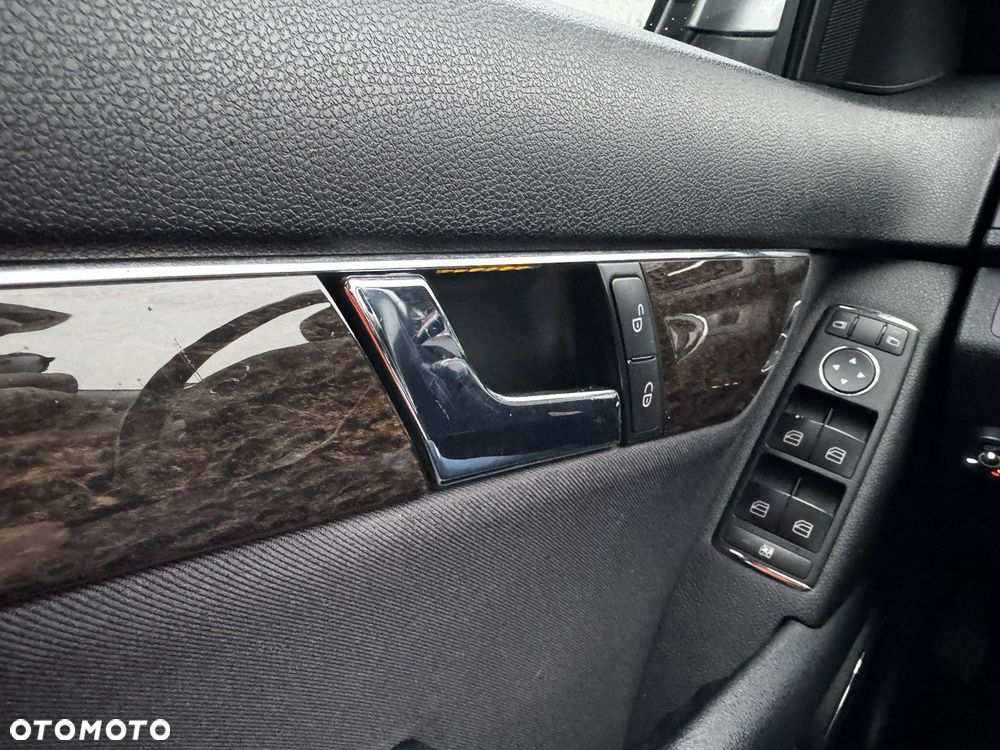 Mercedes-Benz Klasa C 200 (BlueEFFICIENCY) 7G-TRONIC Elegance - 23