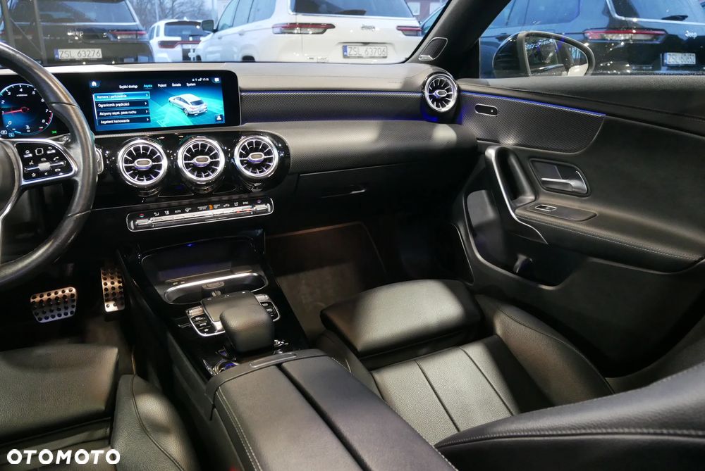 Mercedes-Benz CLA 200 7G-DCT Progressive - 20