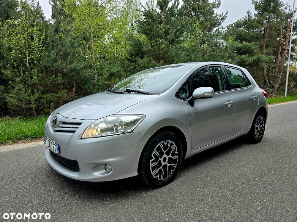 Toyota Auris 2.0 D-4D Travel - 10