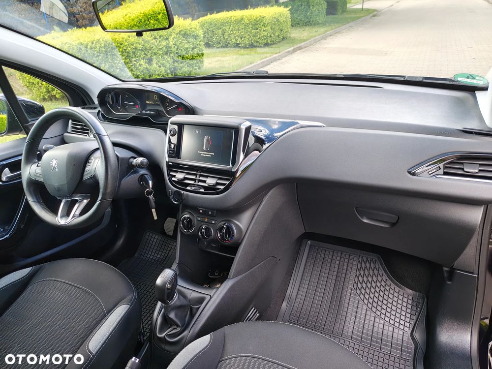 Peugeot 208 82 PureTech Style - 16