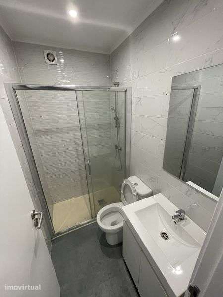 Alugo apartamento T2 (brandoa) - Grande imagem: 2/7