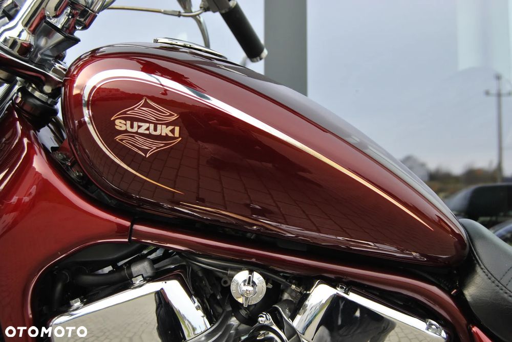 Suzuki Intruder - 12