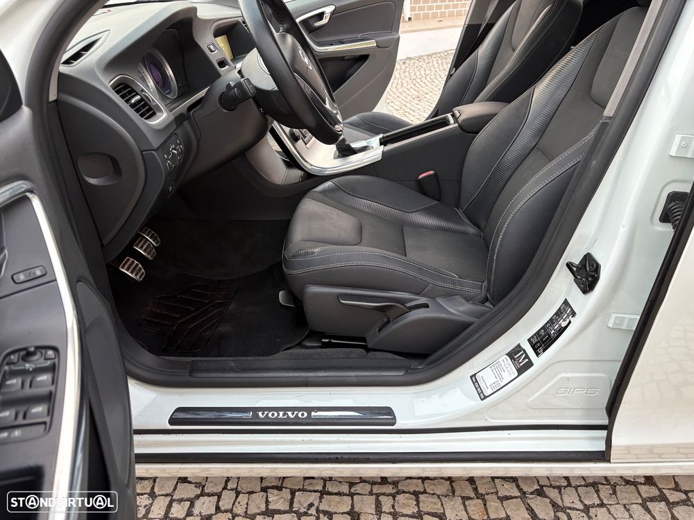 Volvo V60 1.6 D2 Drive R-Design Start/Stop - 38