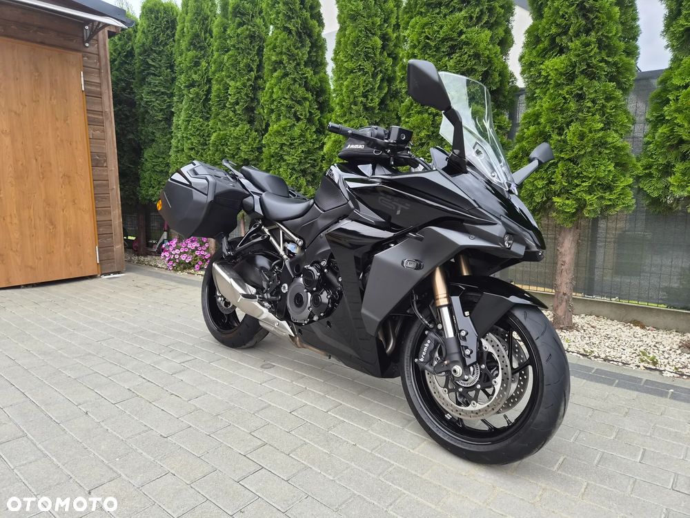 Suzuki GSX - 3