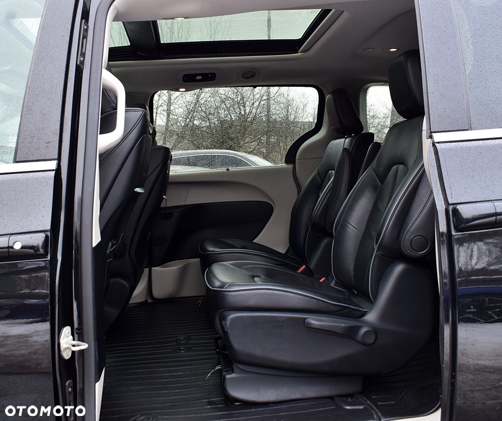 Chrysler Pacifica - 5