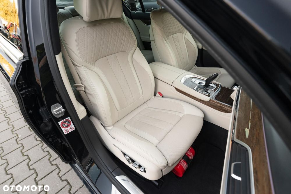 BMW Seria 7 - 16