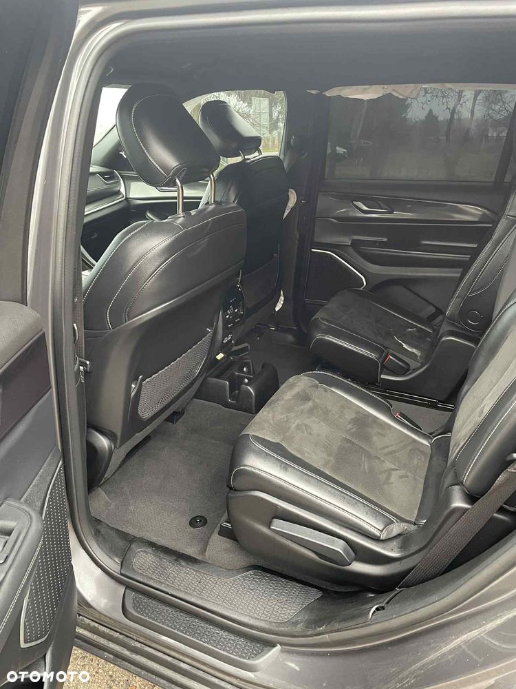 Jeep Grand Cherokee - 16