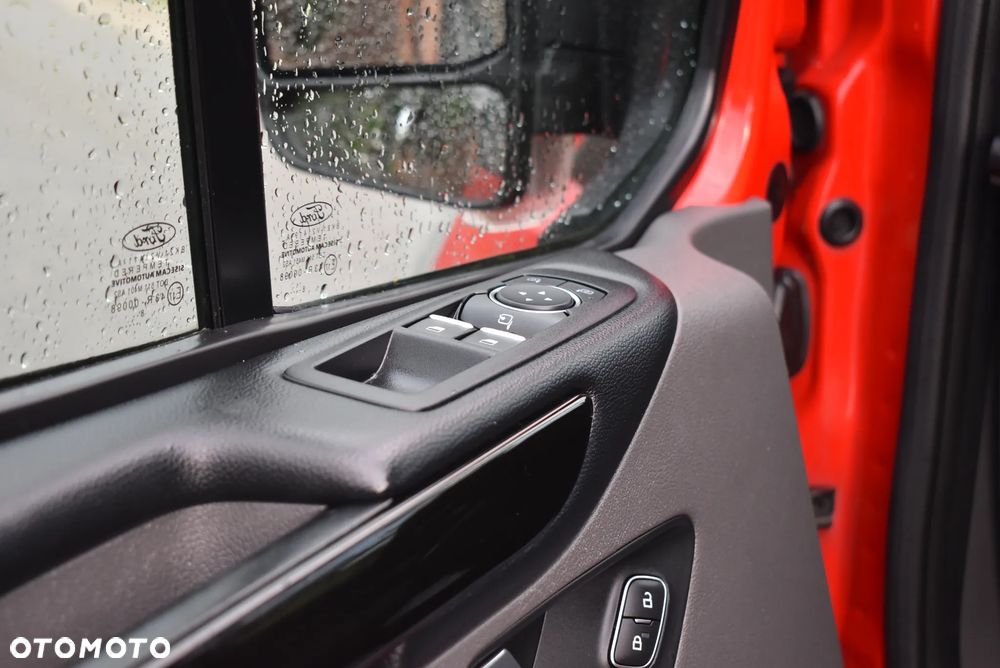 Ford Tourneo Custom - 24