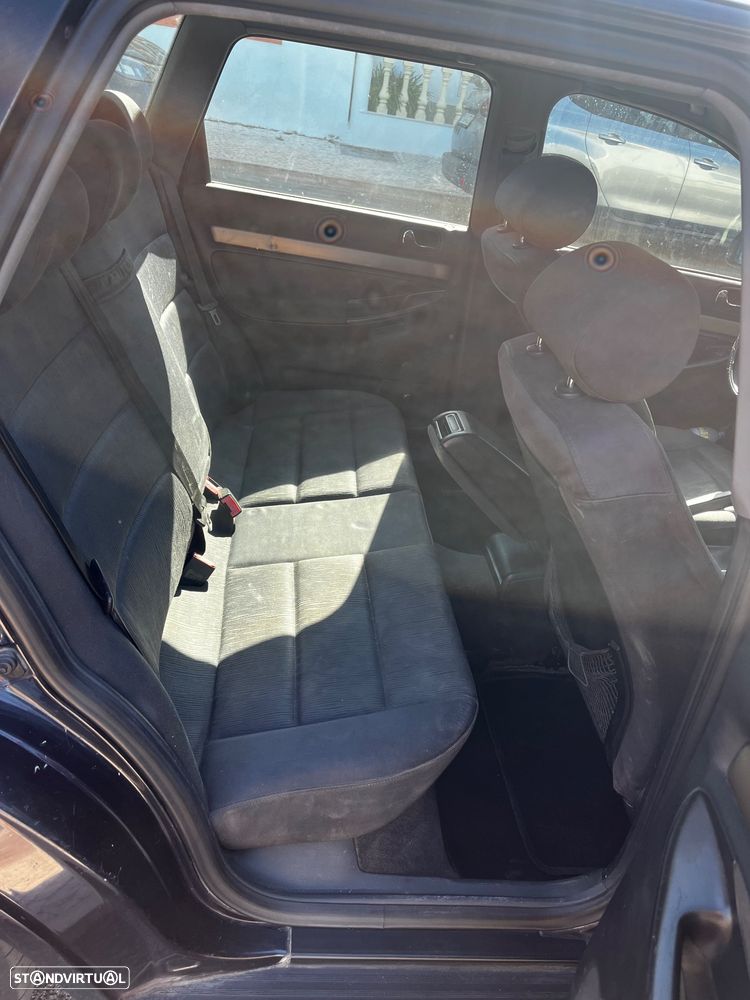 Audi A4 Avant 1.9 TDI Attraction - 3
