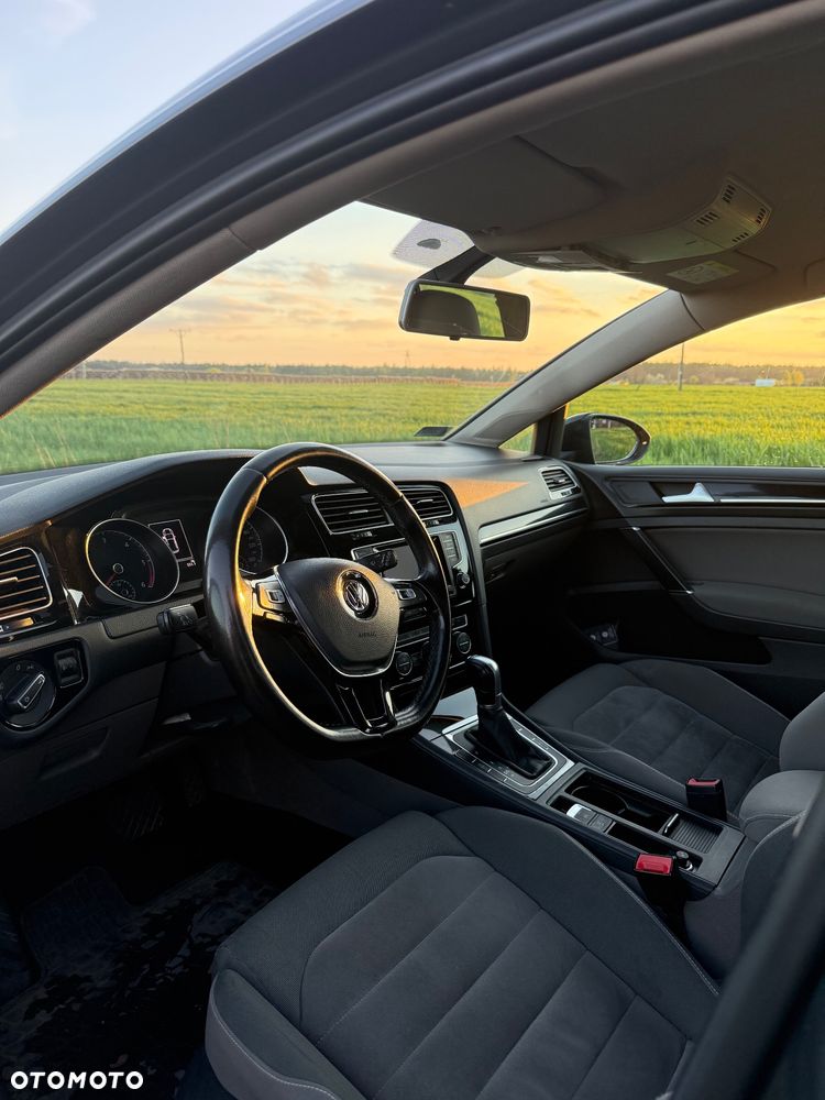 Volkswagen Golf - 6