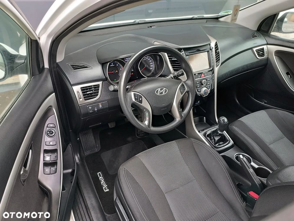 Hyundai i30 blue 1.6 CRDi Premium - 12