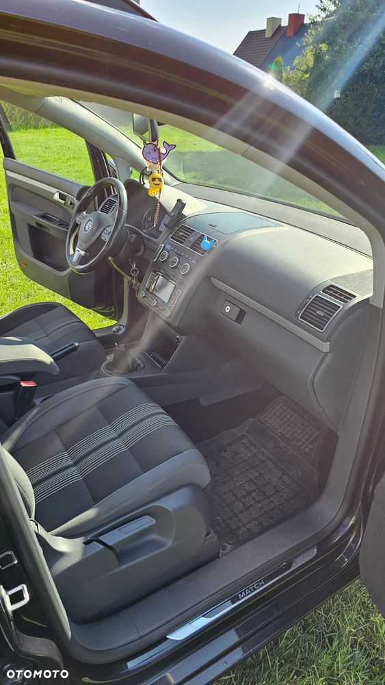 Volkswagen Touran 2.0 TDI DPF MATCH - 14