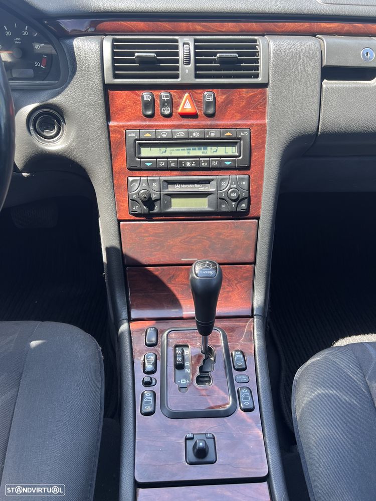 Mercedes-Benz E 220 - 13