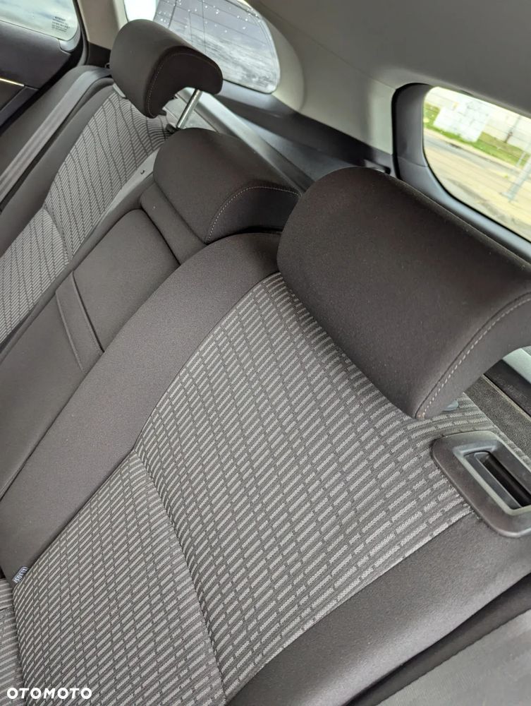 Toyota Avensis - 10