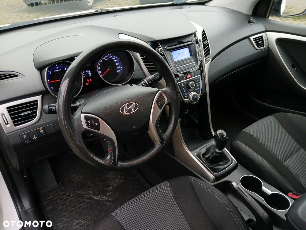 Hyundai i30 1.6 CRDi Classic + - 9