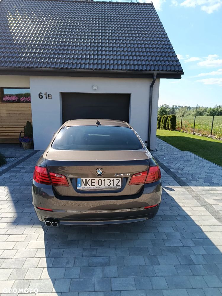 BMW Seria 5 525d xDrive - 9