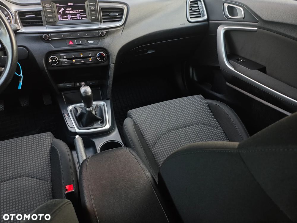 Kia Ceed - 11