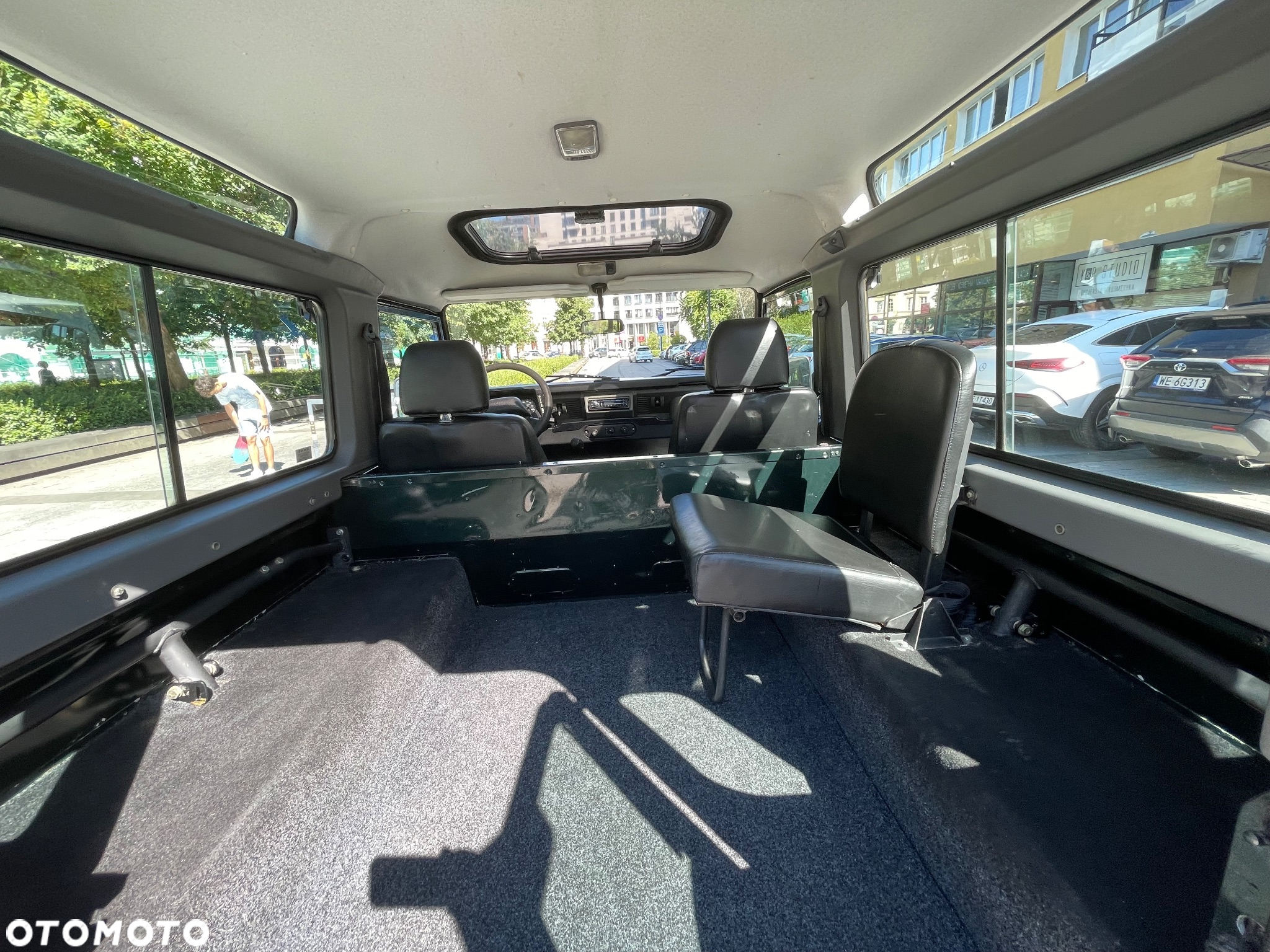 Land Rover Defender - 8