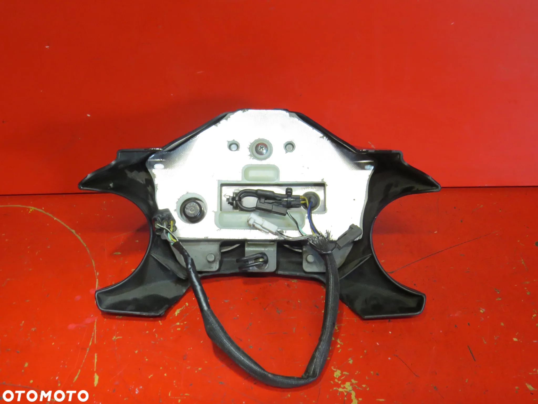 SUZUKI GSR 600 GSR600 K10 09 lampa tył tylna klosz światło STOP - 3