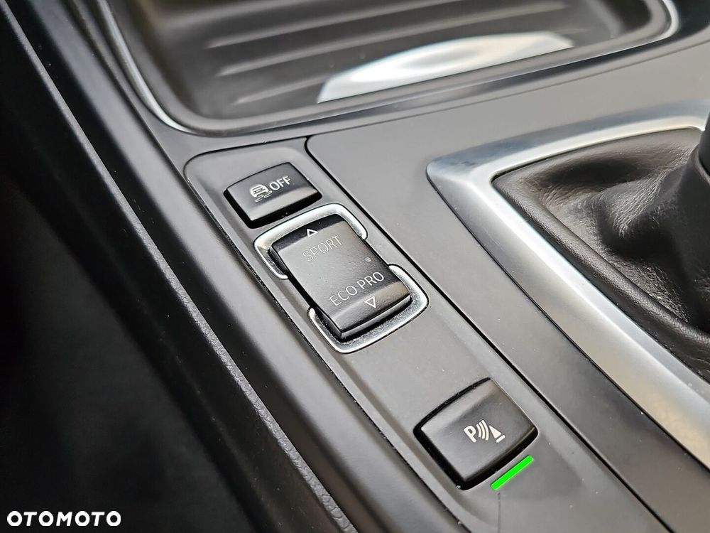 BMW Seria 3 328i xDrive - 22