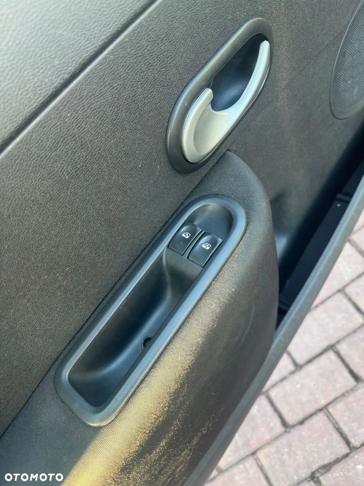 Renault Clio - 11