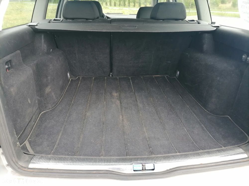 Volkswagen Passat - 15