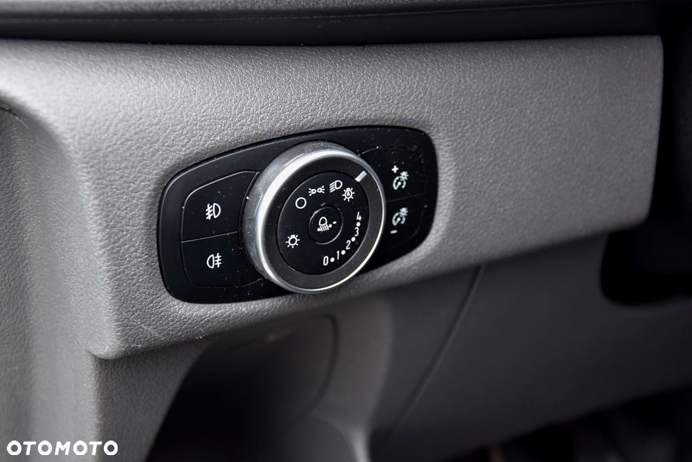 Ford TRANSIT CUSTOM 300 L2H1 - 18