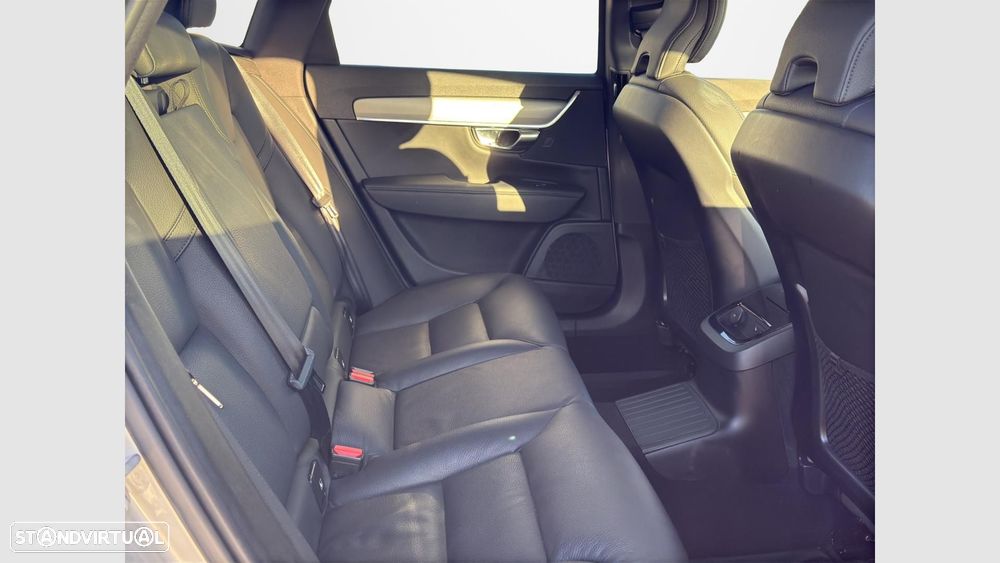 Volvo V90 2.0 T6 PHEV Plus Dark AWD - 16