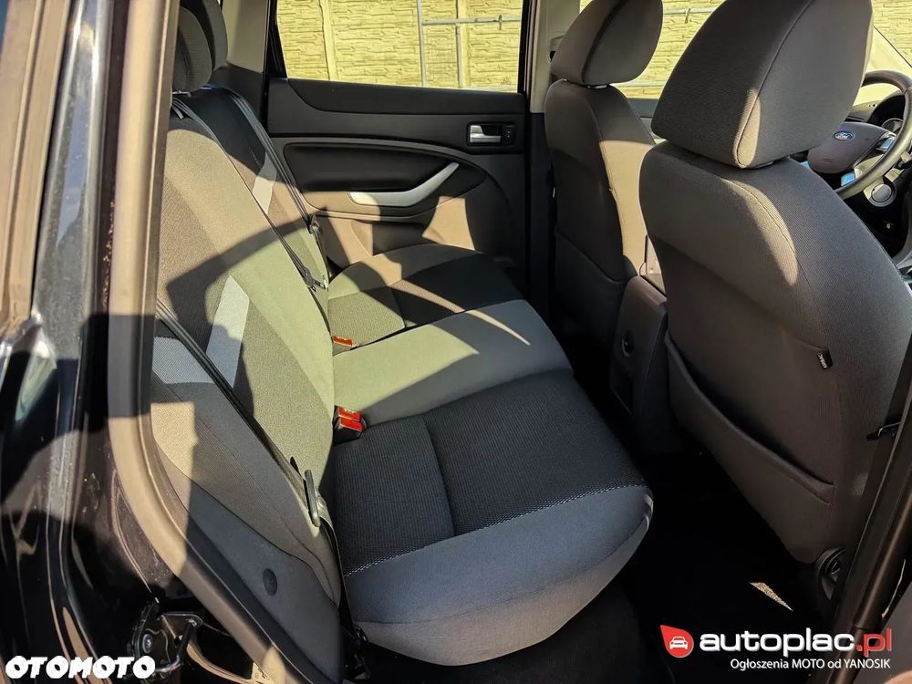 Ford Kuga 2.0 TDCi 4x4 Titanium - 28