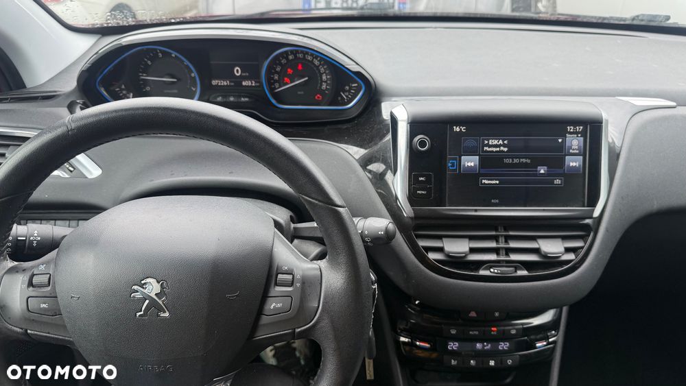 Peugeot 208 - 8