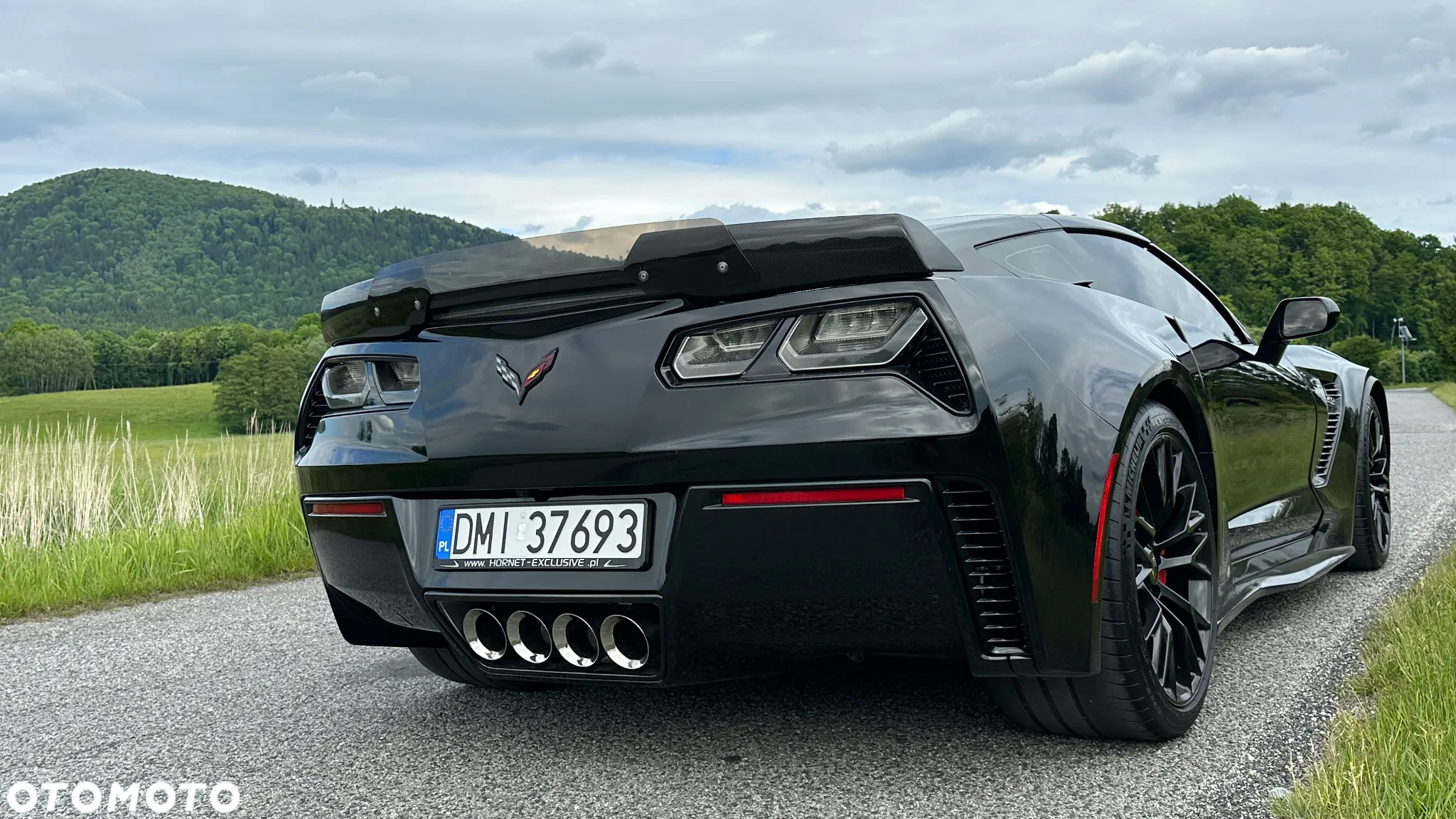 Chevrolet Corvette - 4