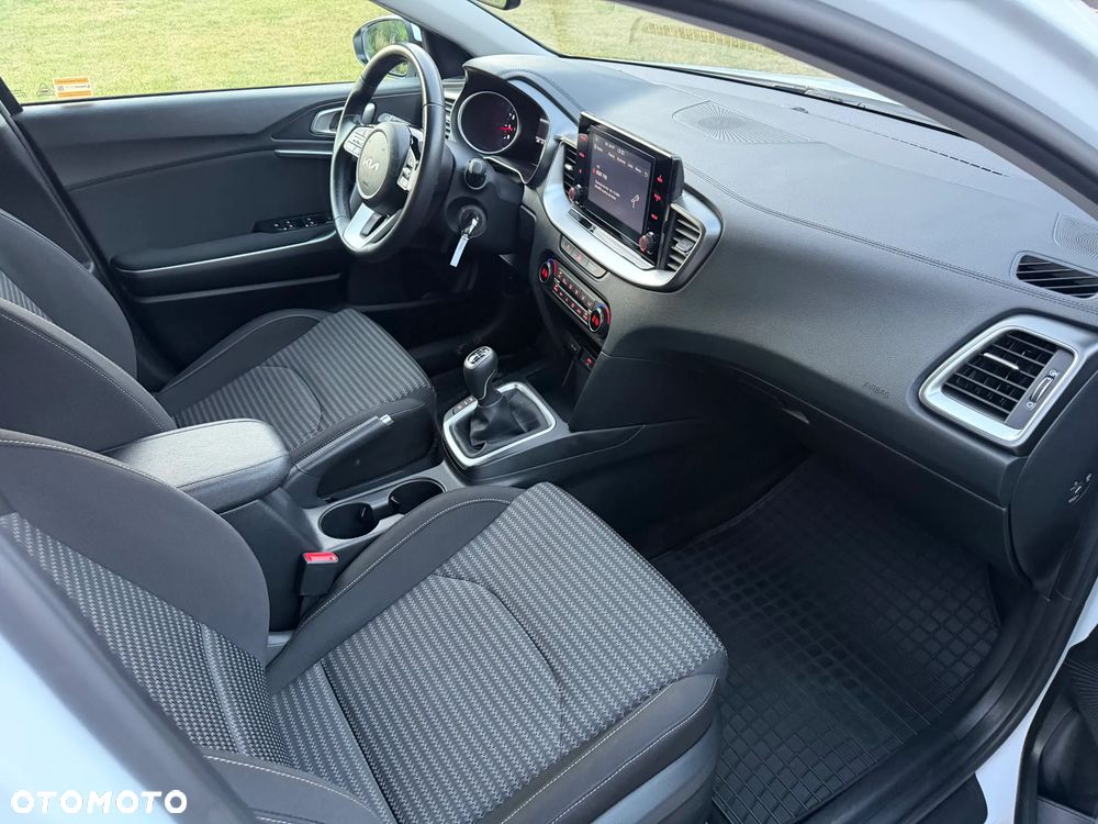 Kia Ceed 1.5 T-GDI M - 10