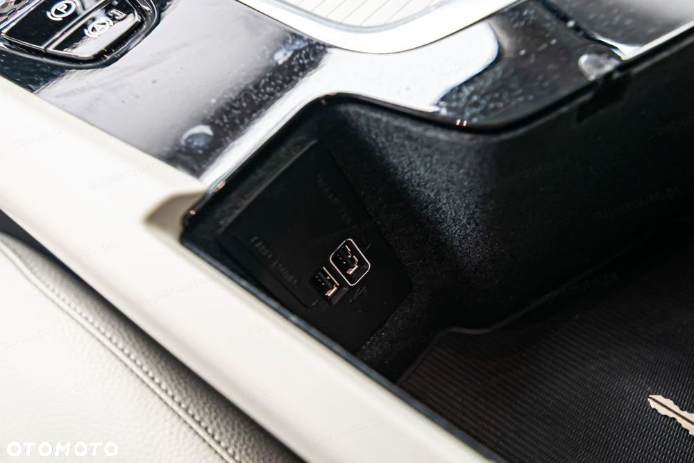 Volvo XC 60 B4 D AWD Momentum Pro - 24