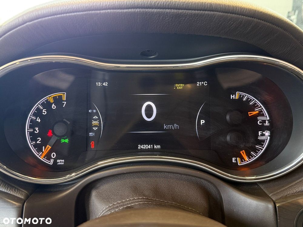 Jeep Grand Cherokee - 37