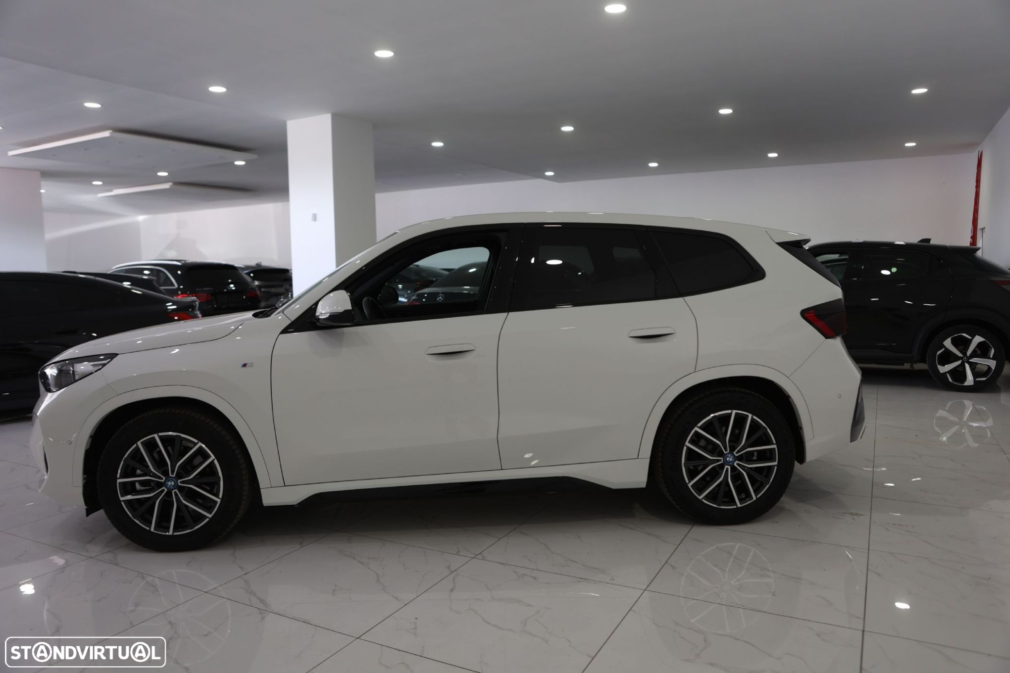 BMW iX1 xDrive30 Pack Desportivo M - 4