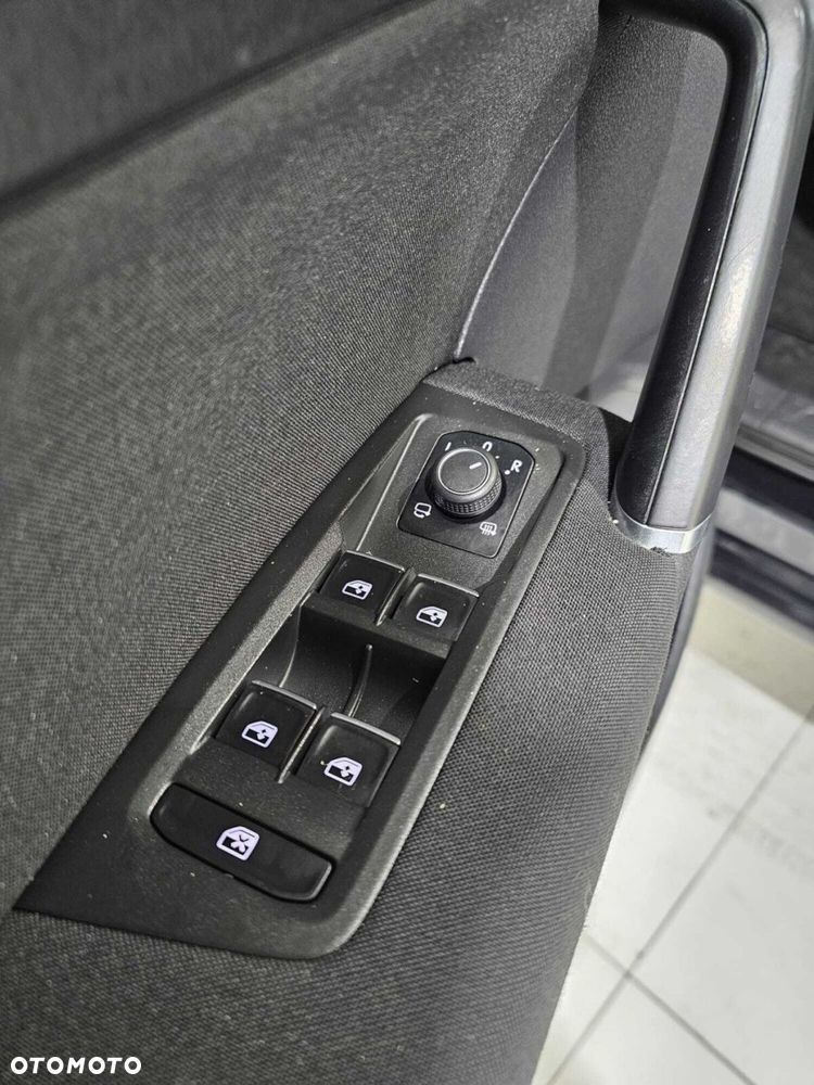 Volkswagen Touran - 18